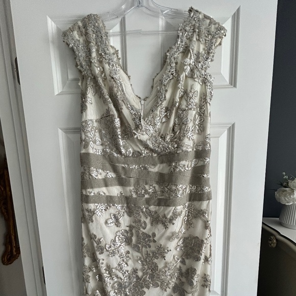 Tadashi Shoji Dresses & Skirts - White and ivory